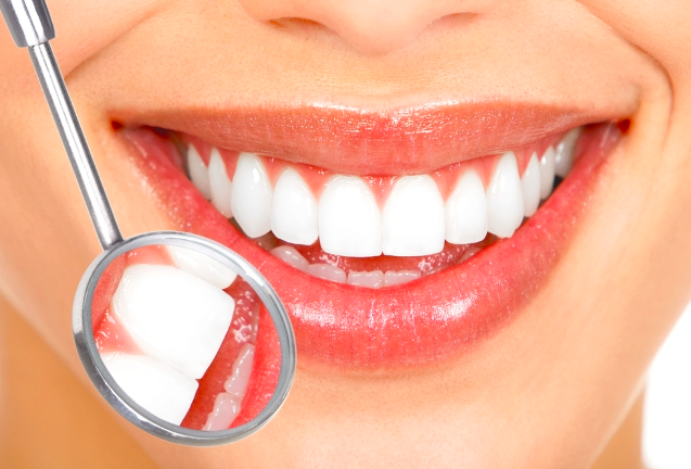 sveiki ir balti dantys